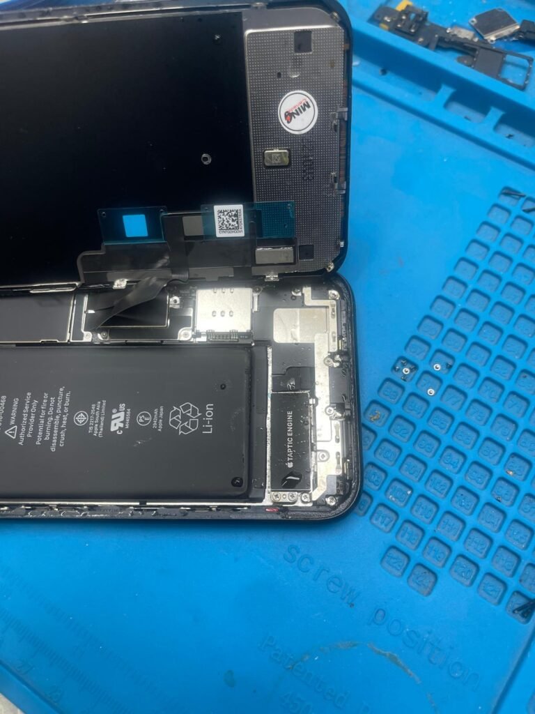 Phone screen replacement in Windsor