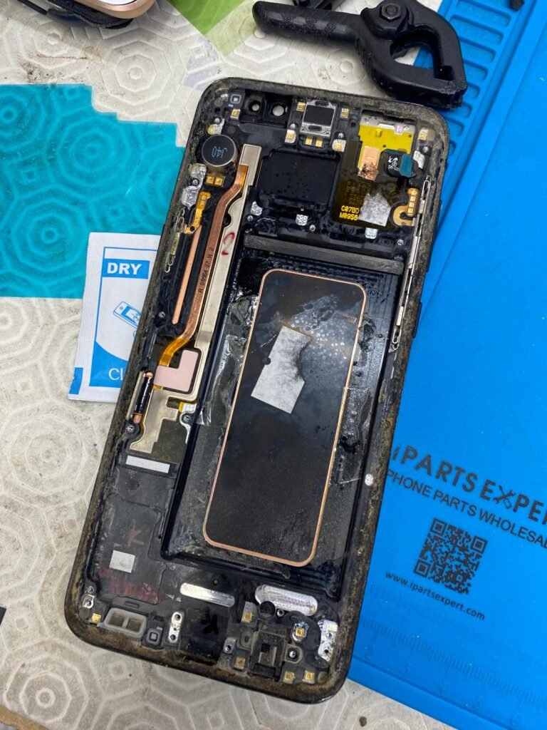 Cellphone screen repair at Tech Gate Computers