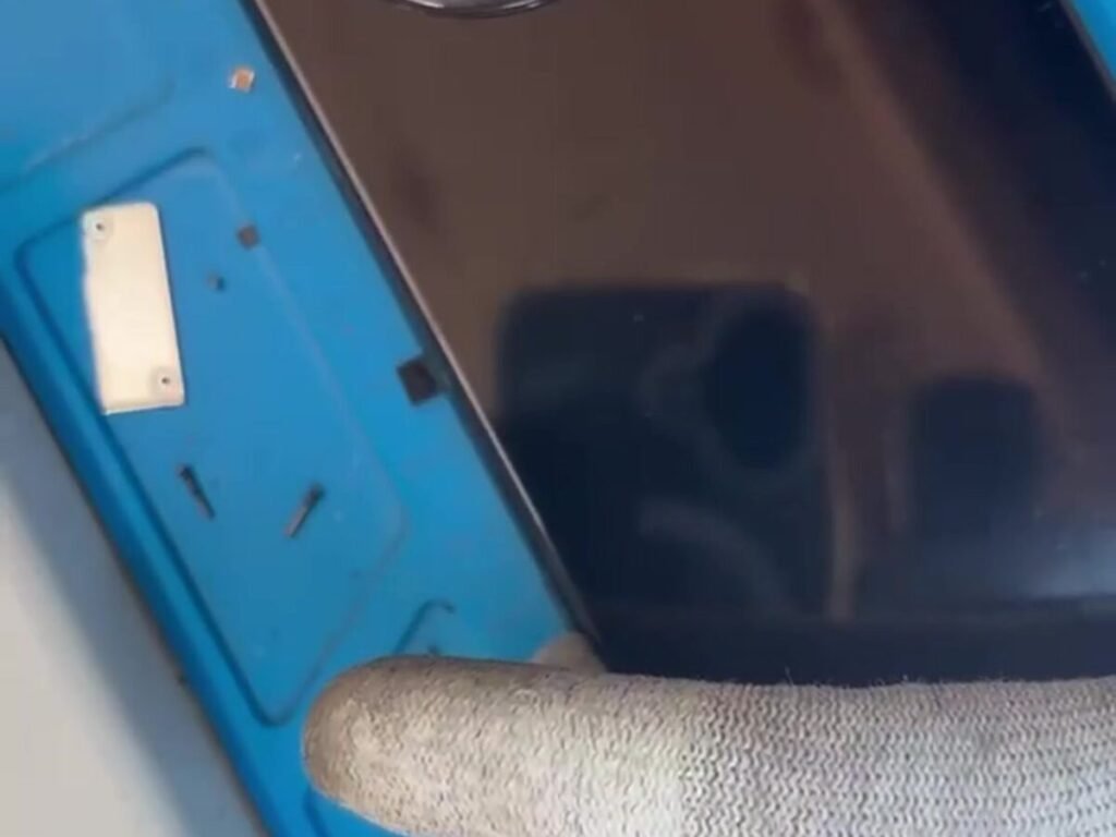 Samsung screen repaired same day in Windsor